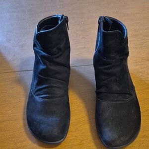 Naot Womens Kahika Black Leather Zipper Ankle Boot